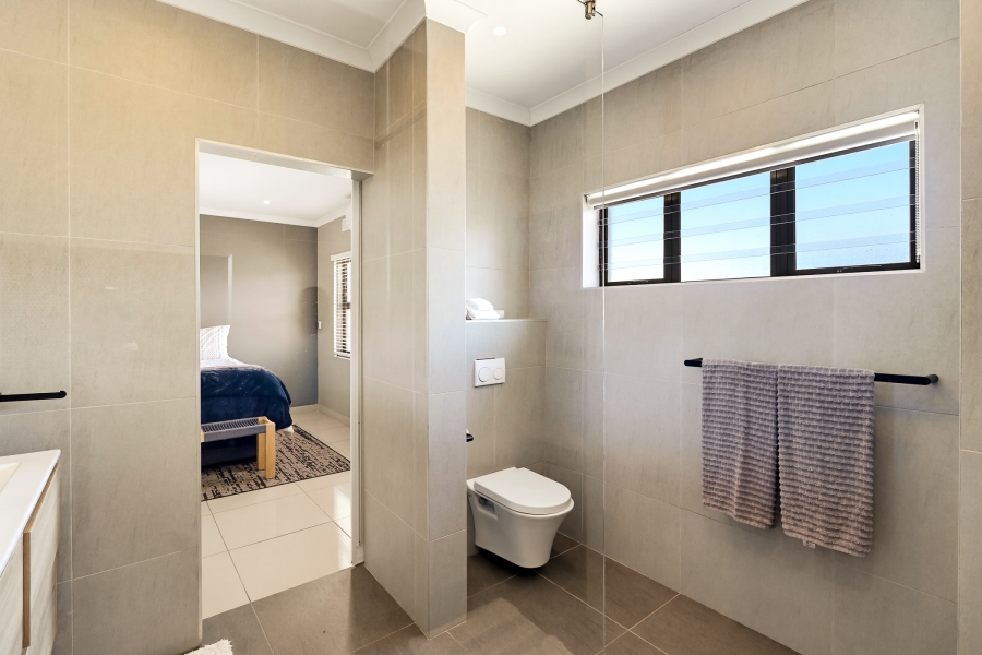 4 Bedroom Property for Sale in Pearl Marina Western Cape